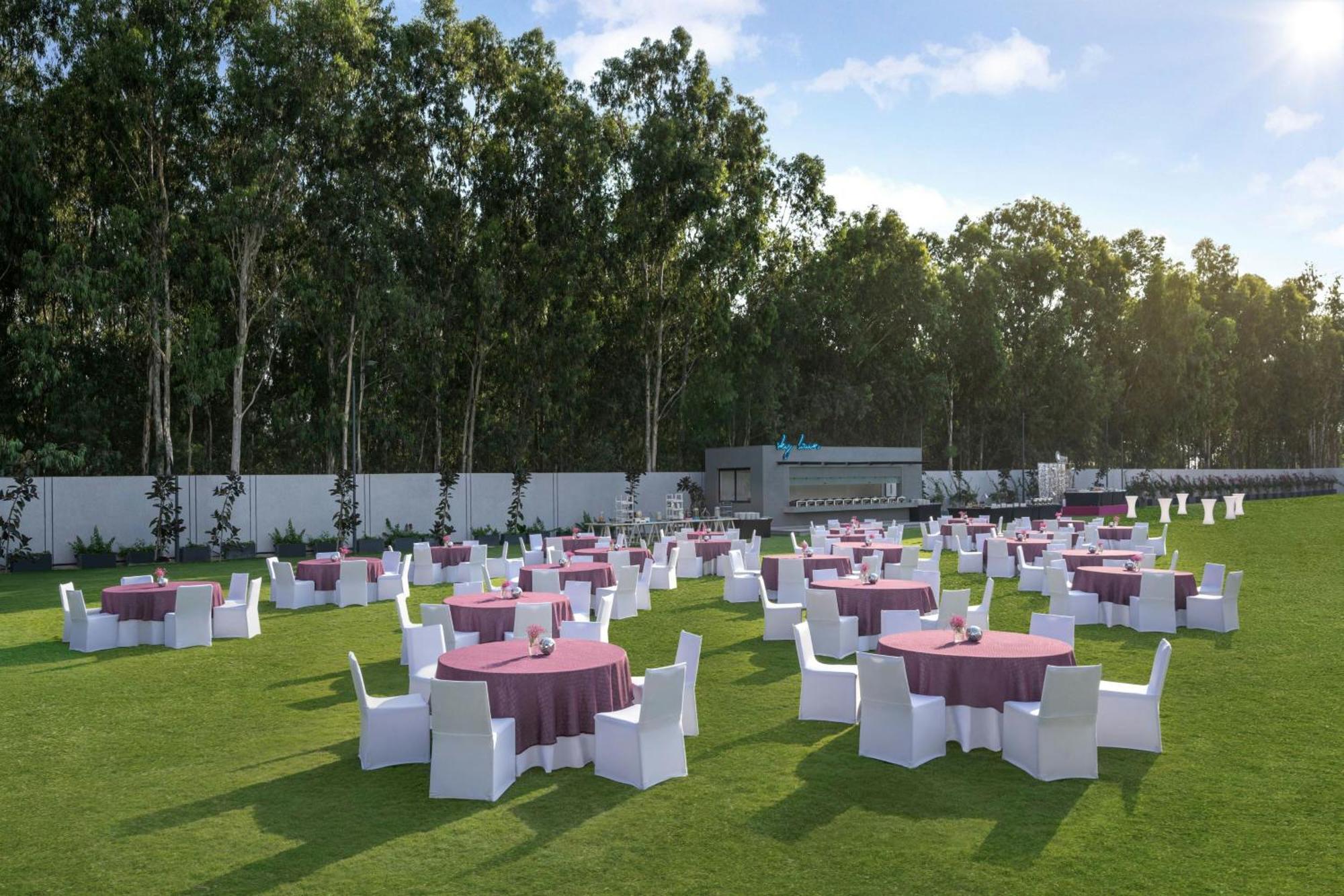 Moxy Bengaluru Airport Prestige Tech Cloud Hotel Devanahalli Eksteriør billede